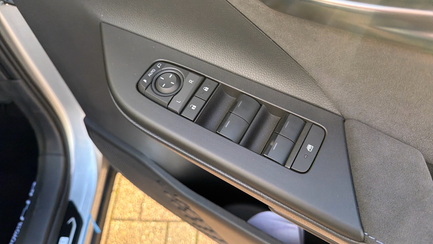 Used Toyota C-HR 2025 for sale - 77168470: Photo 26