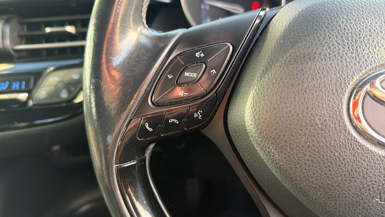 Used Toyota C-HR 2017 for sale - 76817374: Photo 27