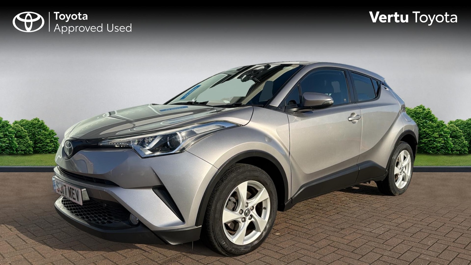 Used Toyota C-HR 2017 for sale - 76817374: Photo 3