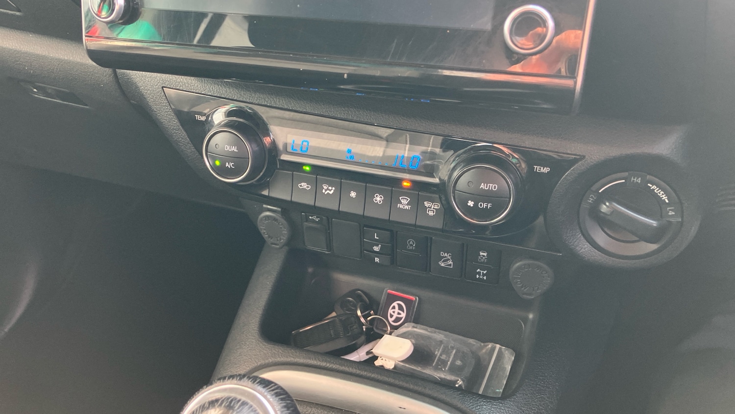 Used Toyota Hilux 2023 for sale - 76428625: Photo 28