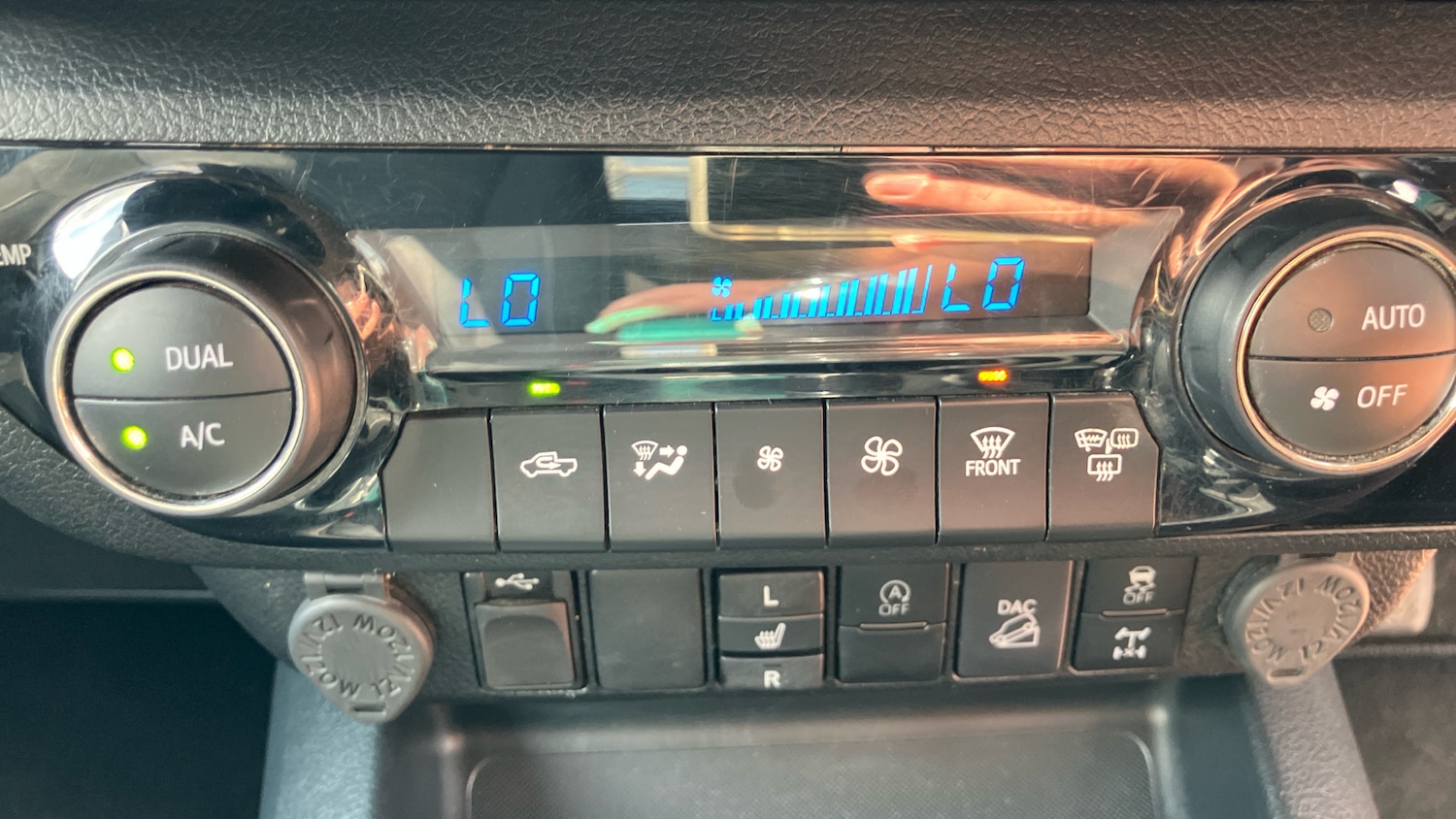 Used Toyota Hilux 2023 for sale - 76428625: Photo 36