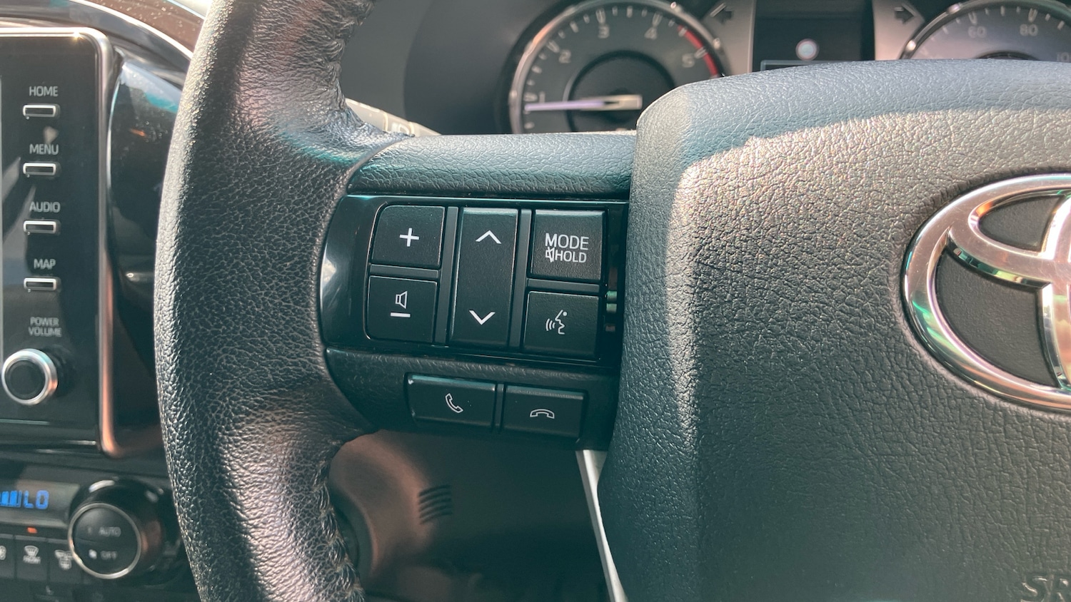 Used Toyota Hilux 2023 for sale - 76428625: Photo 39