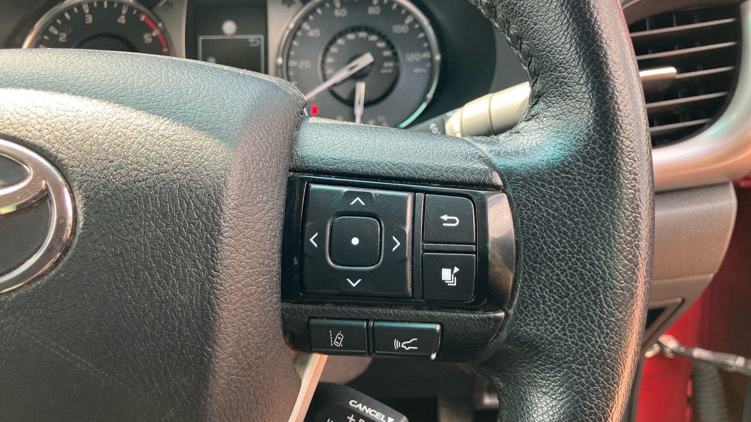 Used Toyota Hilux 2023 for sale - 76428625: Photo 40