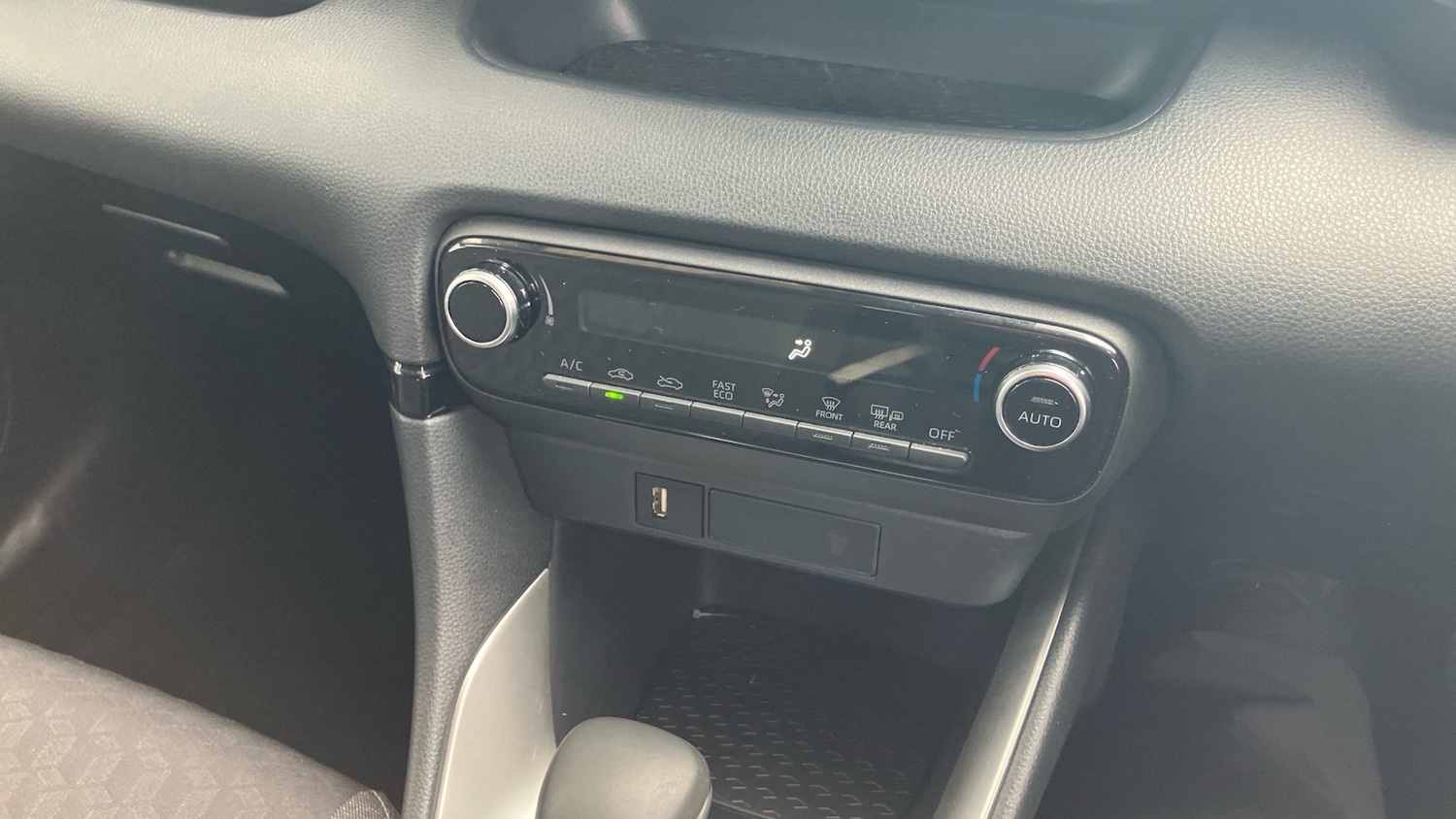 Used Toyota Yaris 2022 for sale - 77085414: Photo 28