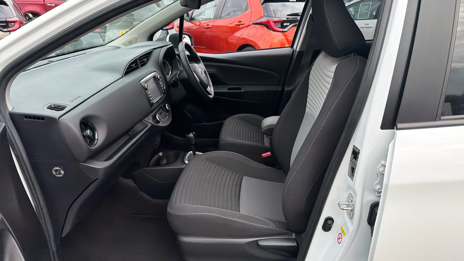 Used Toyota Yaris 2018 for sale - 76517515: Photo 10