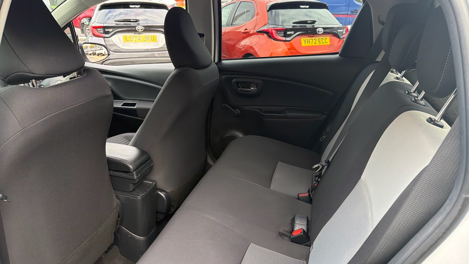 Used Toyota Yaris 2018 for sale - 76517515: Photo 13