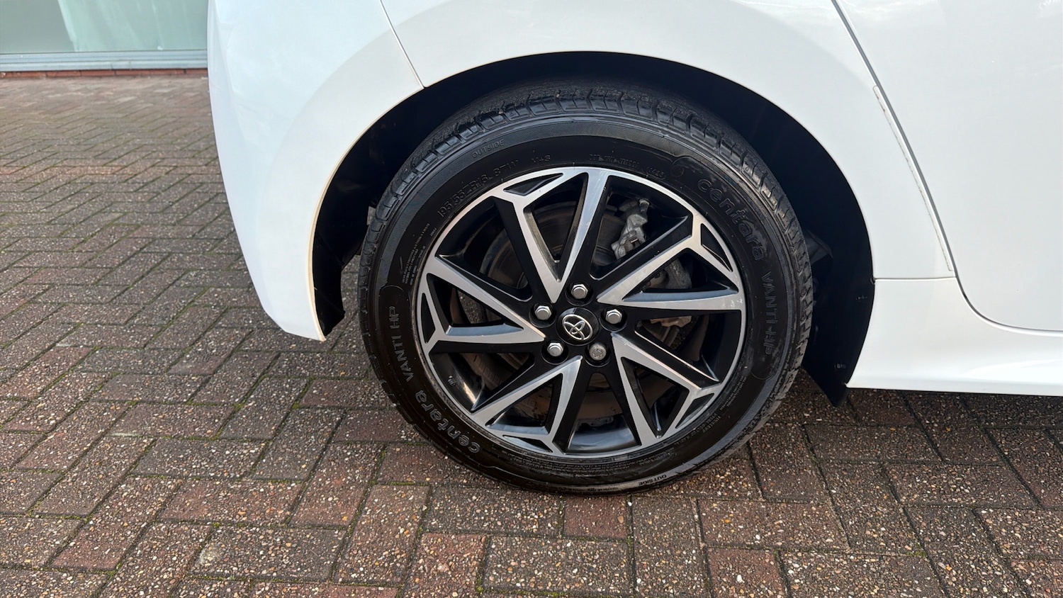 Used Toyota Yaris 2021 for sale - 76817373: Photo 32