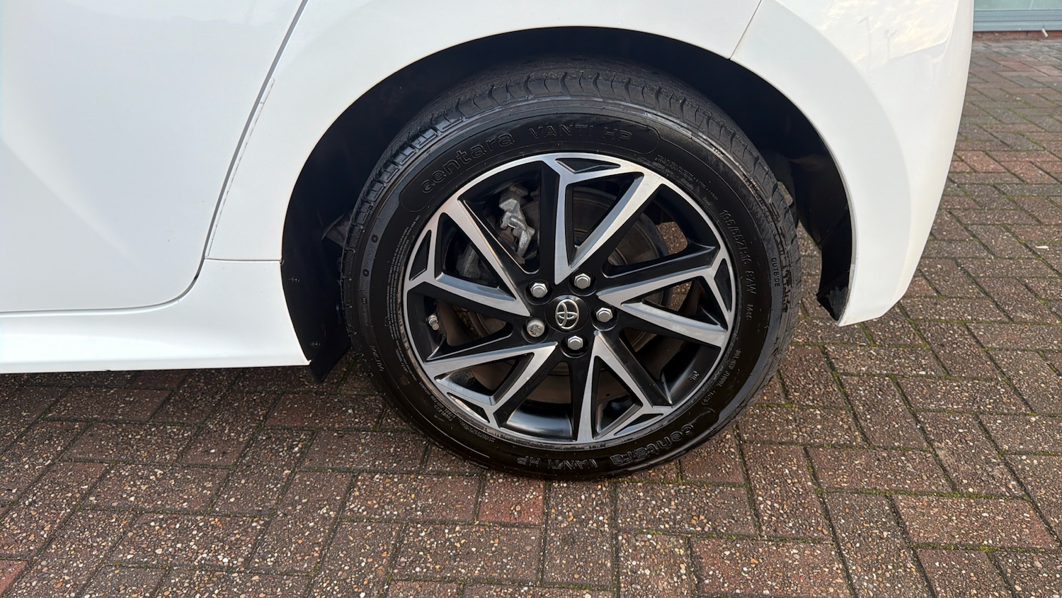 Used Toyota Yaris 2021 for sale - 76817373: Photo 34