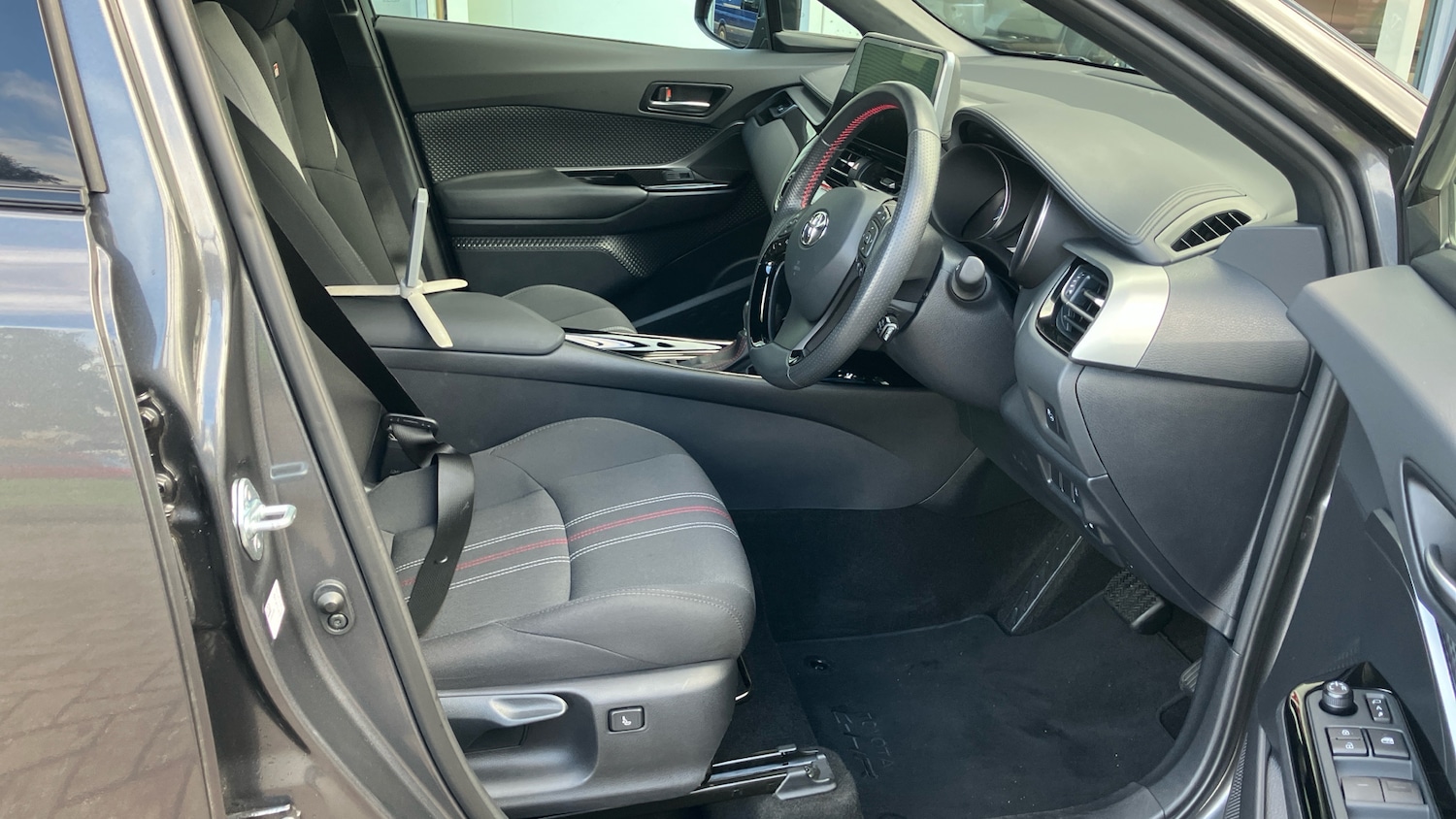 Used Toyota C-HR 2022 for sale - 76567658: Photo 11