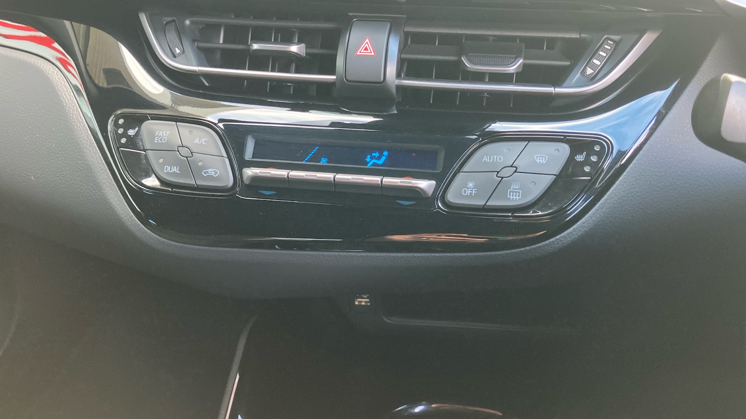 Used Toyota C-HR 2022 for sale - 76567658: Photo 28