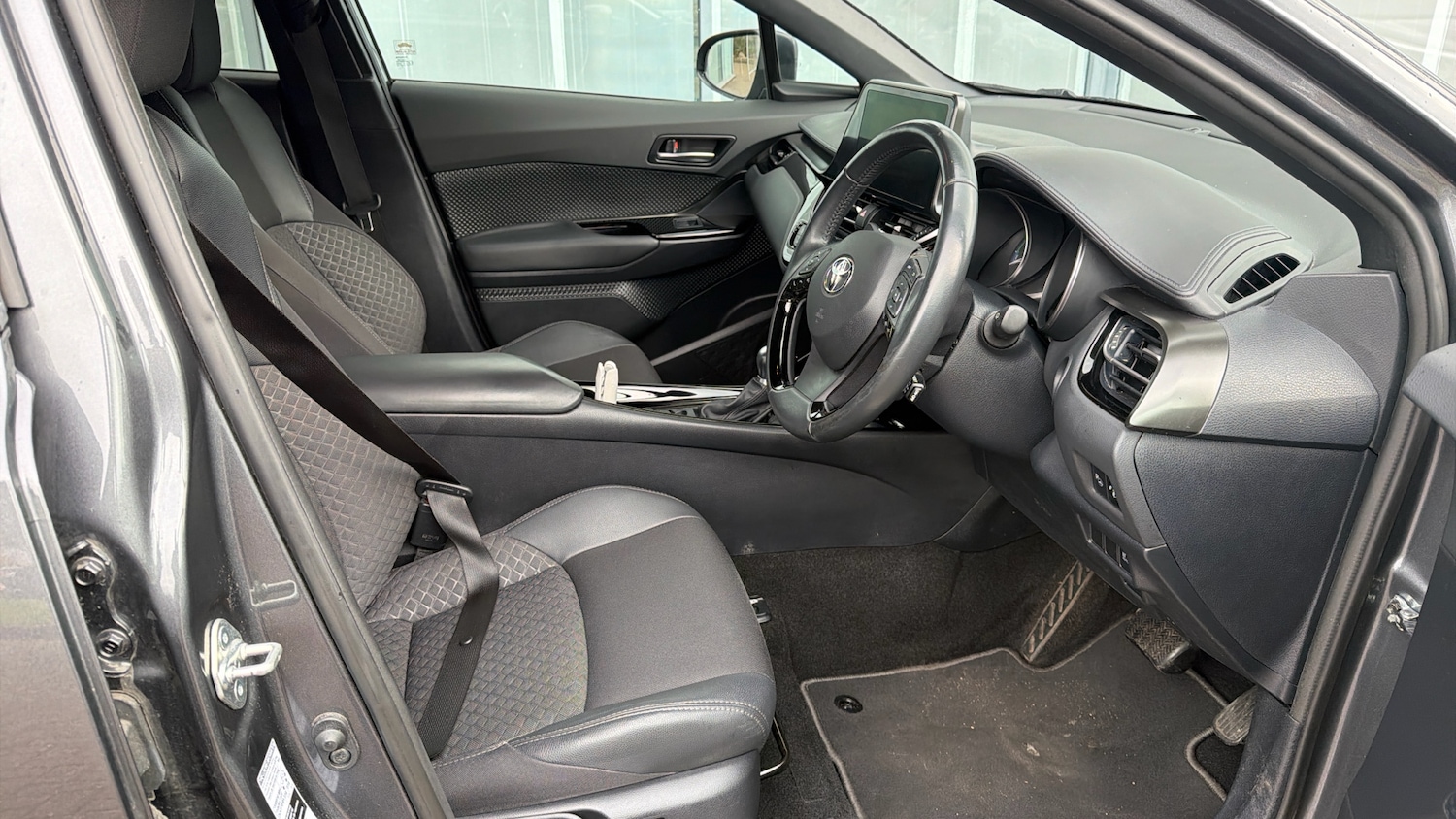 Used Toyota C-HR 2022 for sale - 76643252: Photo 11