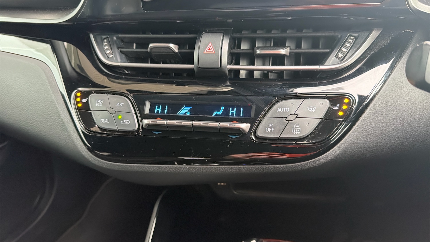 Used Toyota C-HR 2022 for sale - 76643252: Photo 28