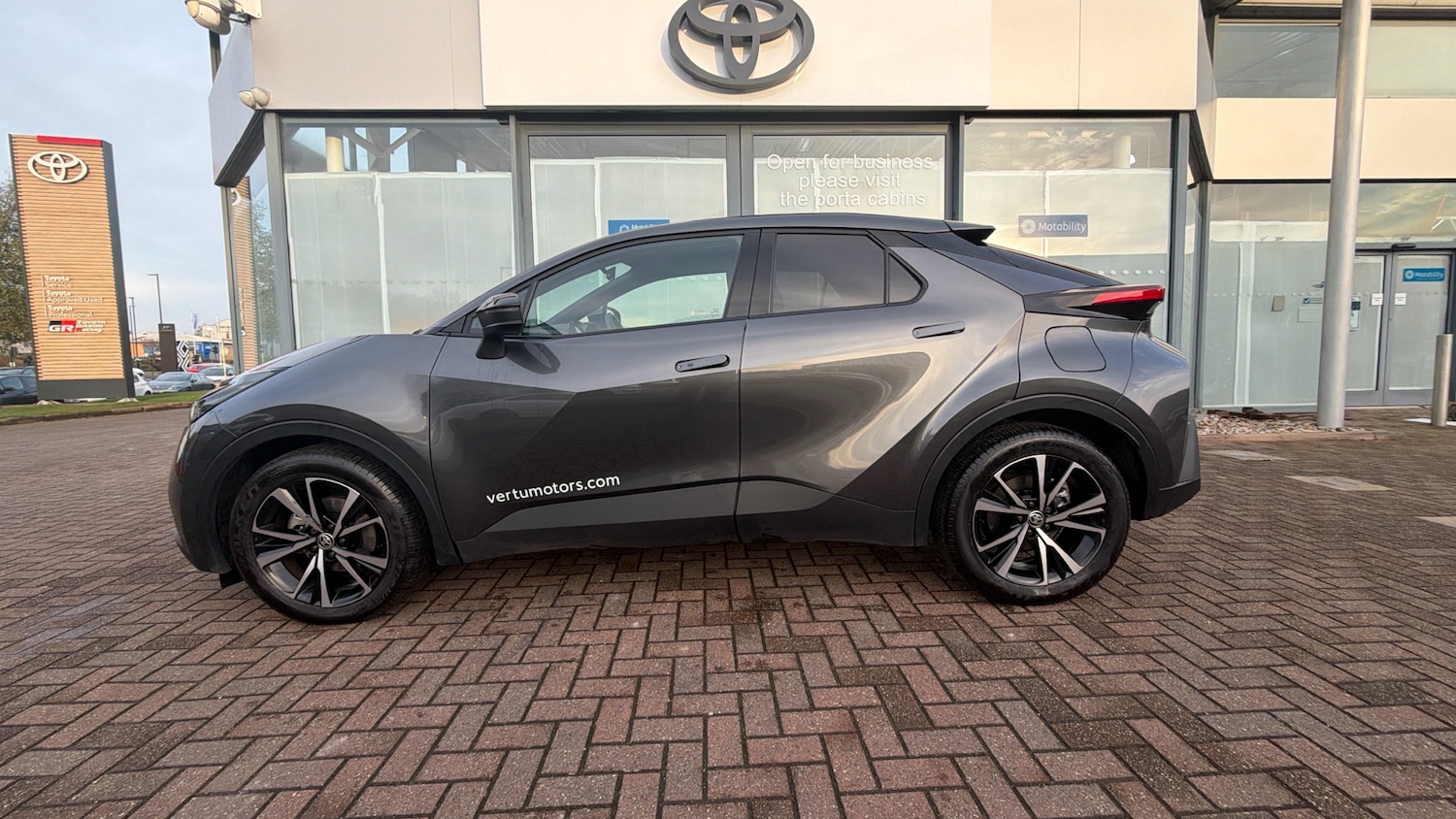 Used Toyota C-HR 2025 for sale - 77326707: Photo 17