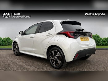 Used Toyota Yaris 2024 for sale - 77802237: Photo