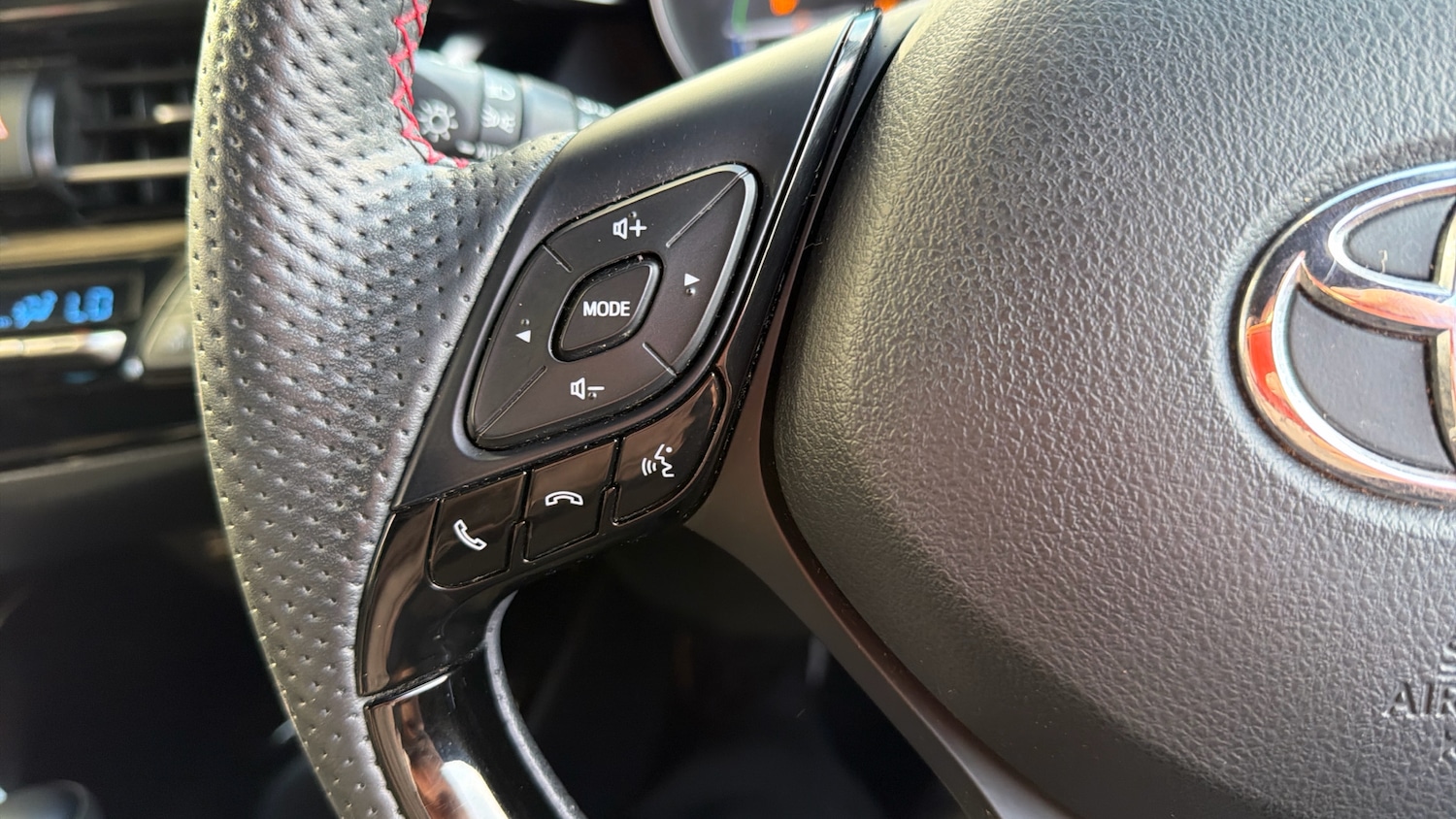 Used Toyota C-HR 2023 for sale - 77983572: Photo 27