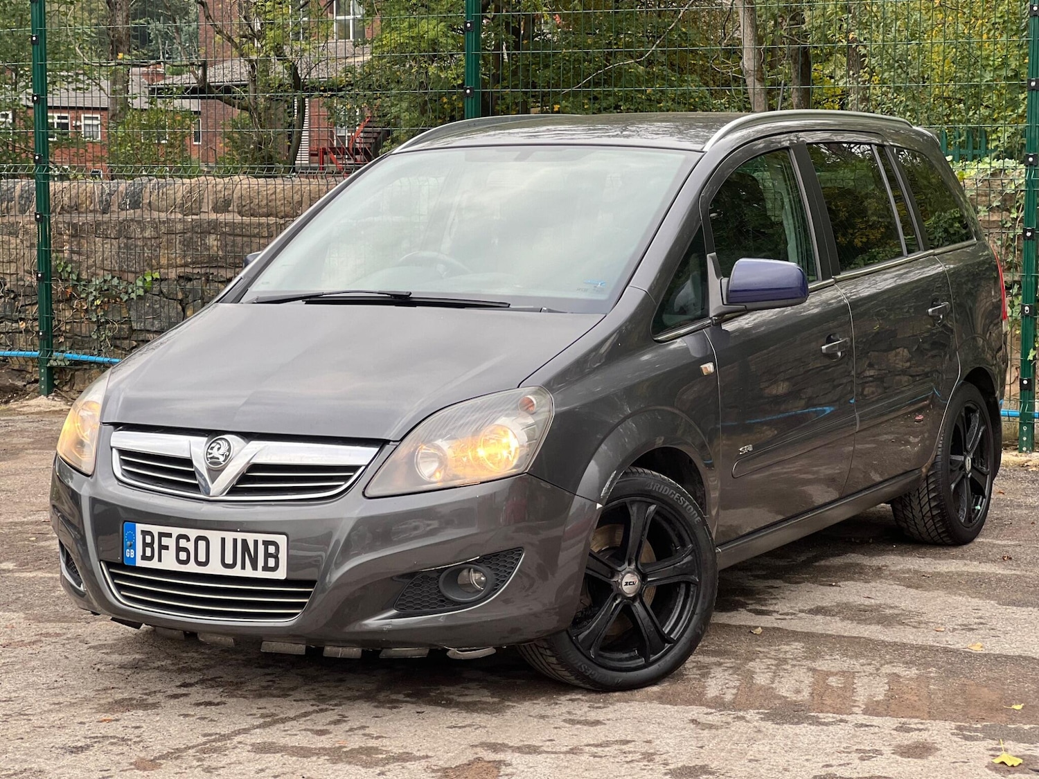 Used Vauxhall Zafira 2010 for sale - 76136515: Photo 2