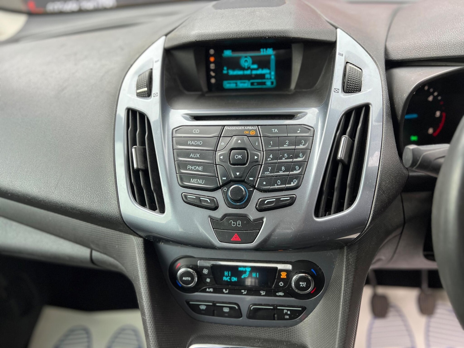 Used Ford Grand Tourneo Connect 2015 for sale - 77455336: Photo 35