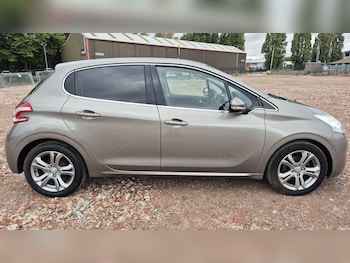 Used Peugeot 208 2014 for sale - 75769455: Photo