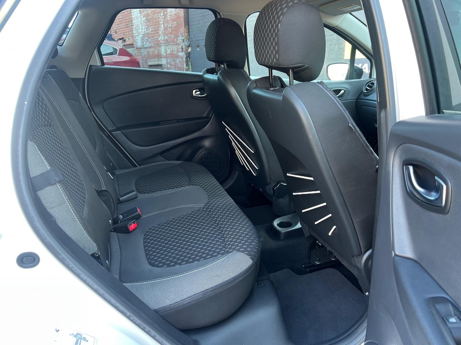 Used Renault Captur 2017 for sale - 77387264: Photo 12