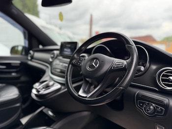 Used Mercedes-Benz V-Class 2017 for sale - 77695514: Photo