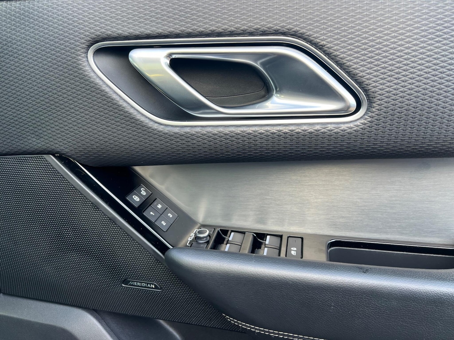 Used Land Rover Range Rover Velar 2018 for sale - 77291509: Photo 9