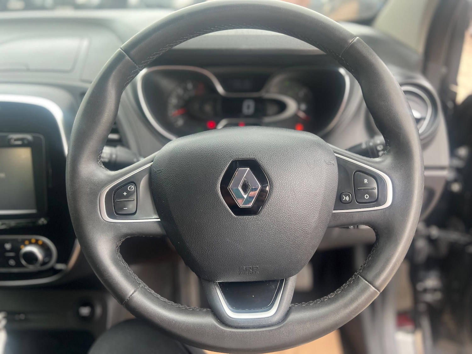 Used Renault Captur 2018 for sale - 76991328: Photo 23