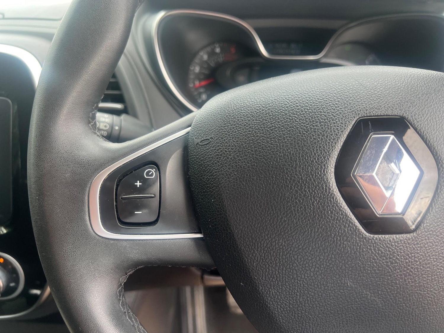 Used Renault Captur 2018 for sale - 76991328: Photo 24