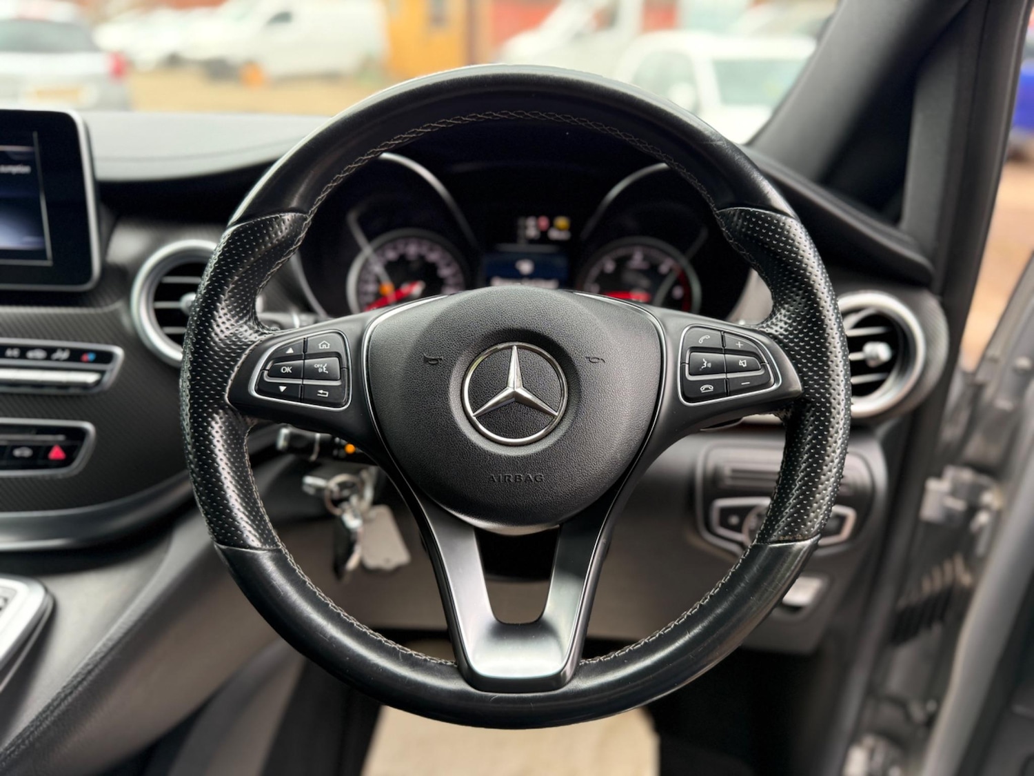 Used Mercedes-Benz V-Class for sale - 76987880: Photo 31