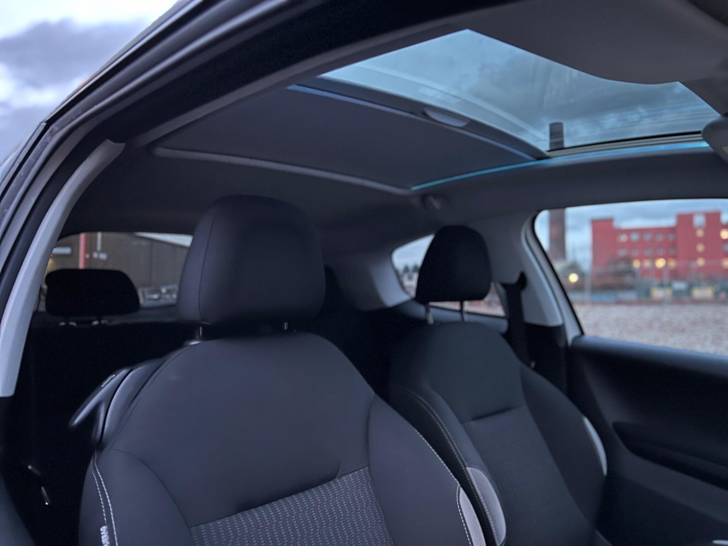 Used Peugeot 208 2014 for sale - 76714907: Photo 11