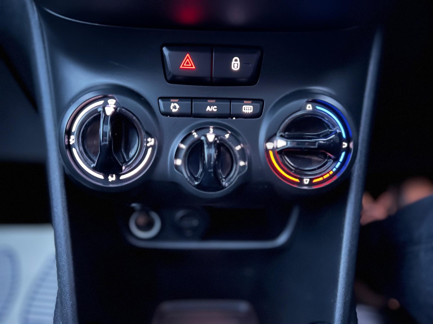 Used Peugeot 208 2014 for sale - 76714907: Photo 13