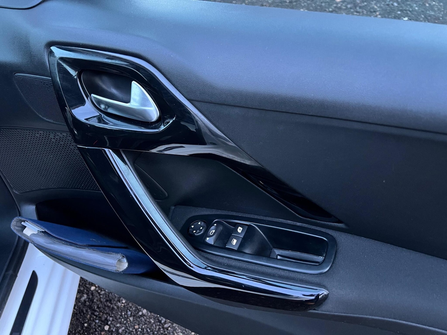 Used Peugeot 208 2014 for sale - 76714907: Photo 14