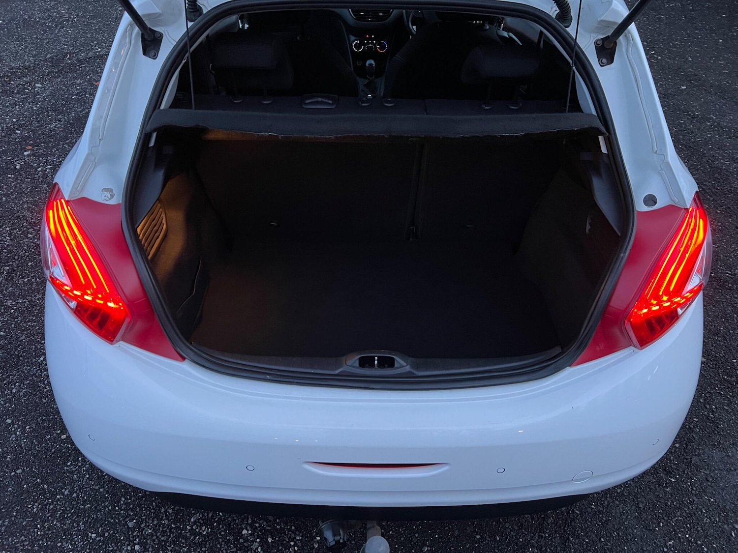 Used Peugeot 208 2014 for sale - 76714907: Photo 23