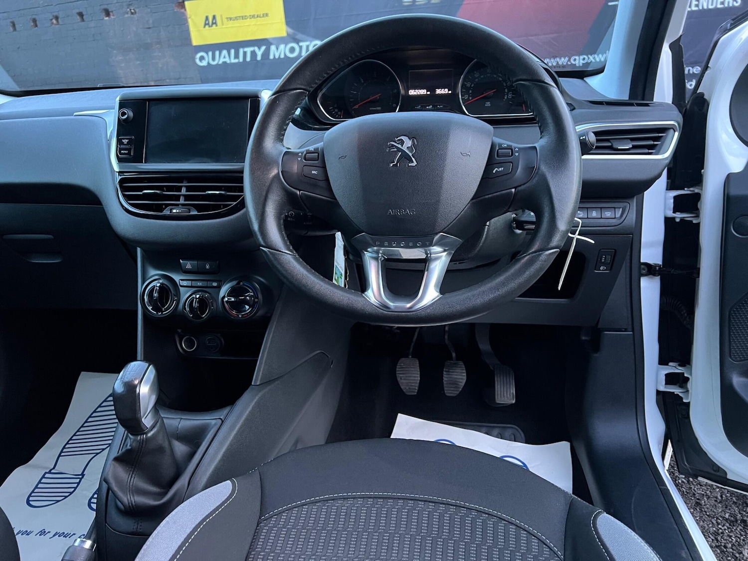 Used Peugeot 208 2014 for sale - 76714907: Photo 24