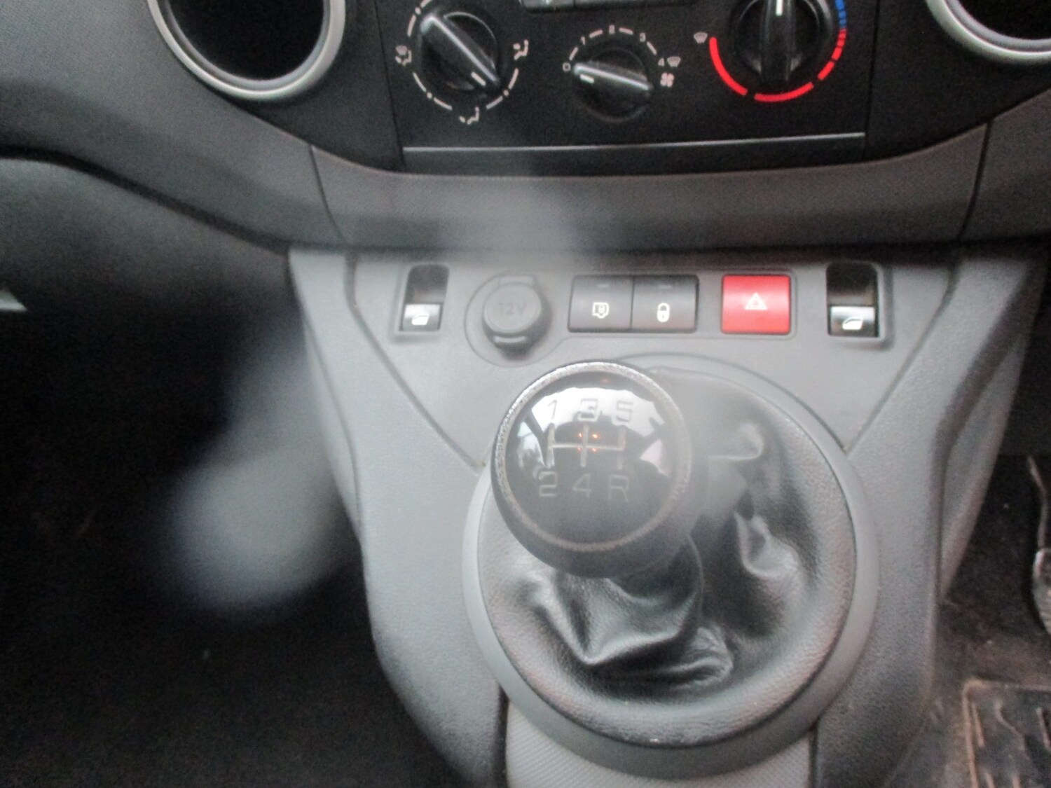 Used Peugeot Partner 2017 for sale - 76532309: Photo 9