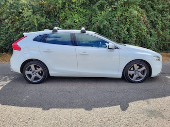 Used Volvo V40 2016 for sale - 79475100: Photo