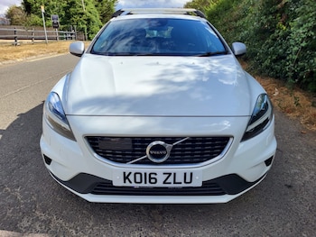 Used Volvo V40 2016 for sale - 79475100: Photo