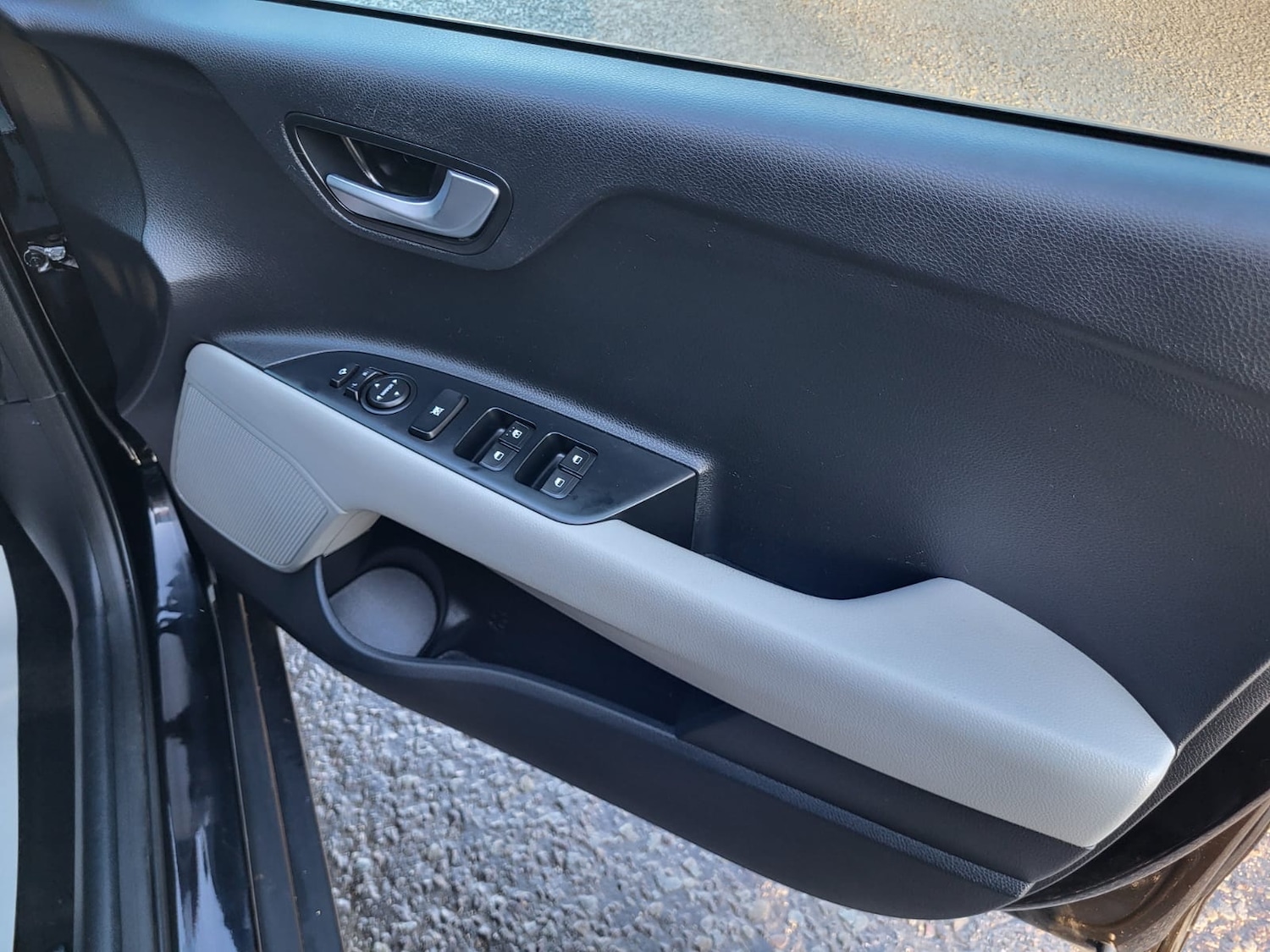 Used Kia Stonic 2018 for sale - 77103203: Photo 19