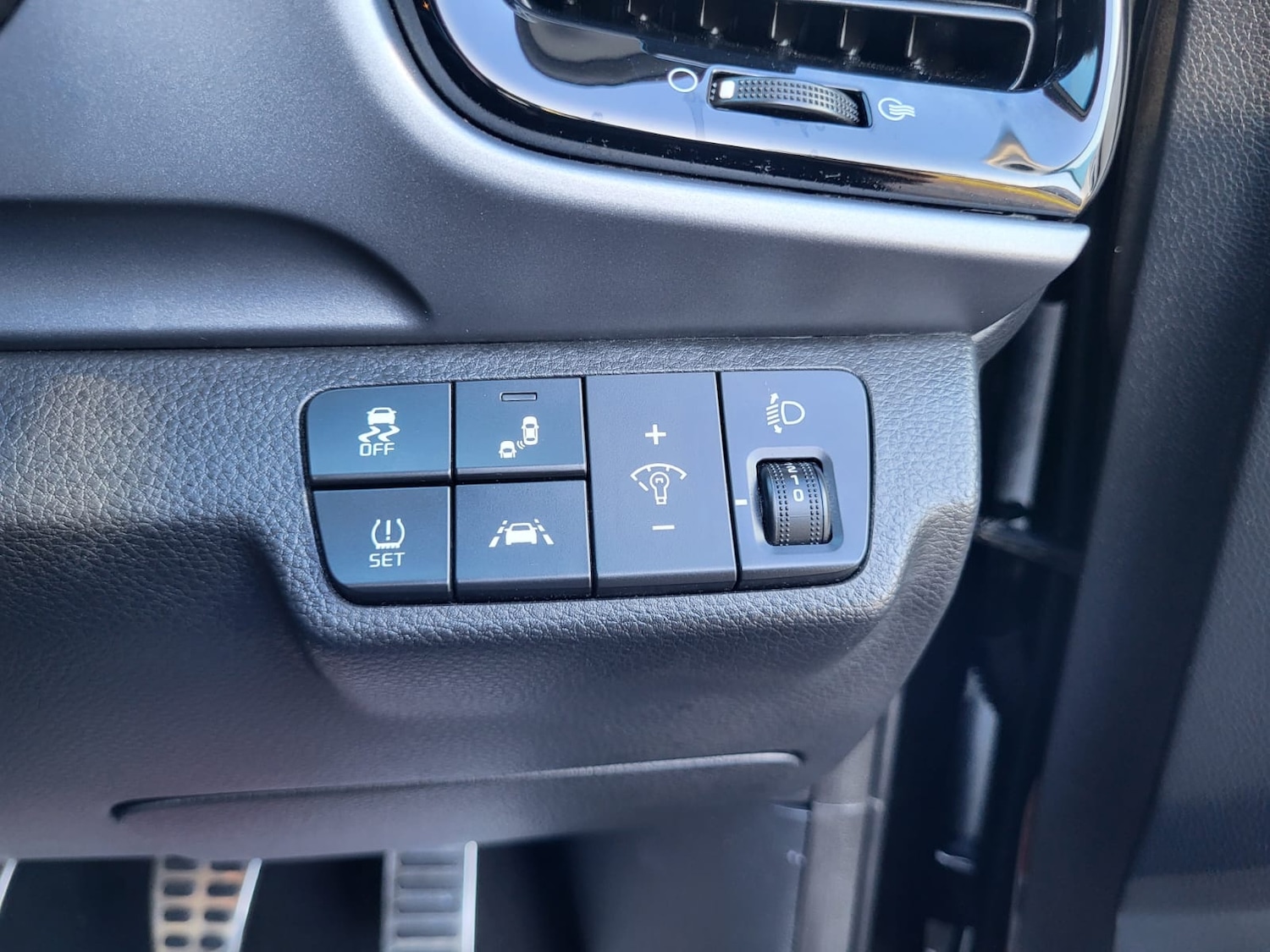 Used Kia Stonic 2018 for sale - 77103203: Photo 24