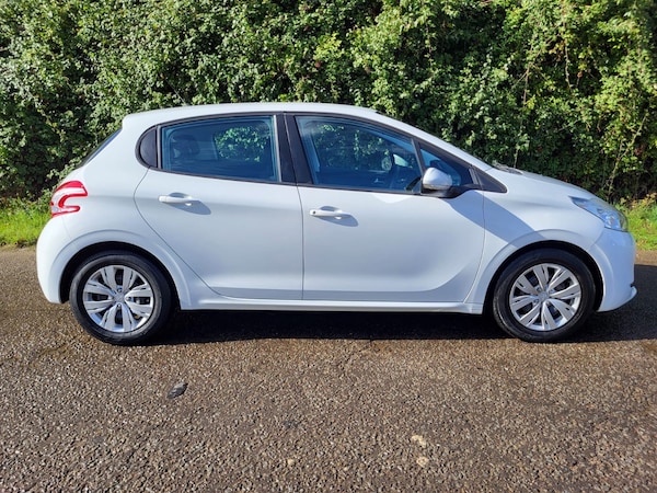 Used Peugeot 208 2013 for sale - 75641570: Photo 2