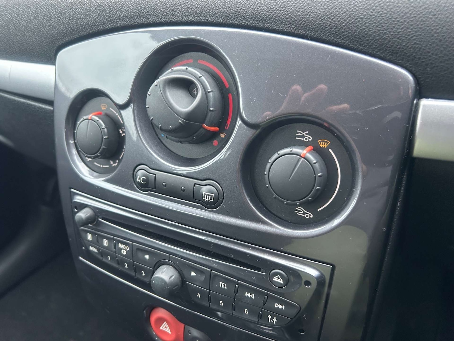 Used Renault Clio 2012 for sale - 77328596: Photo 12