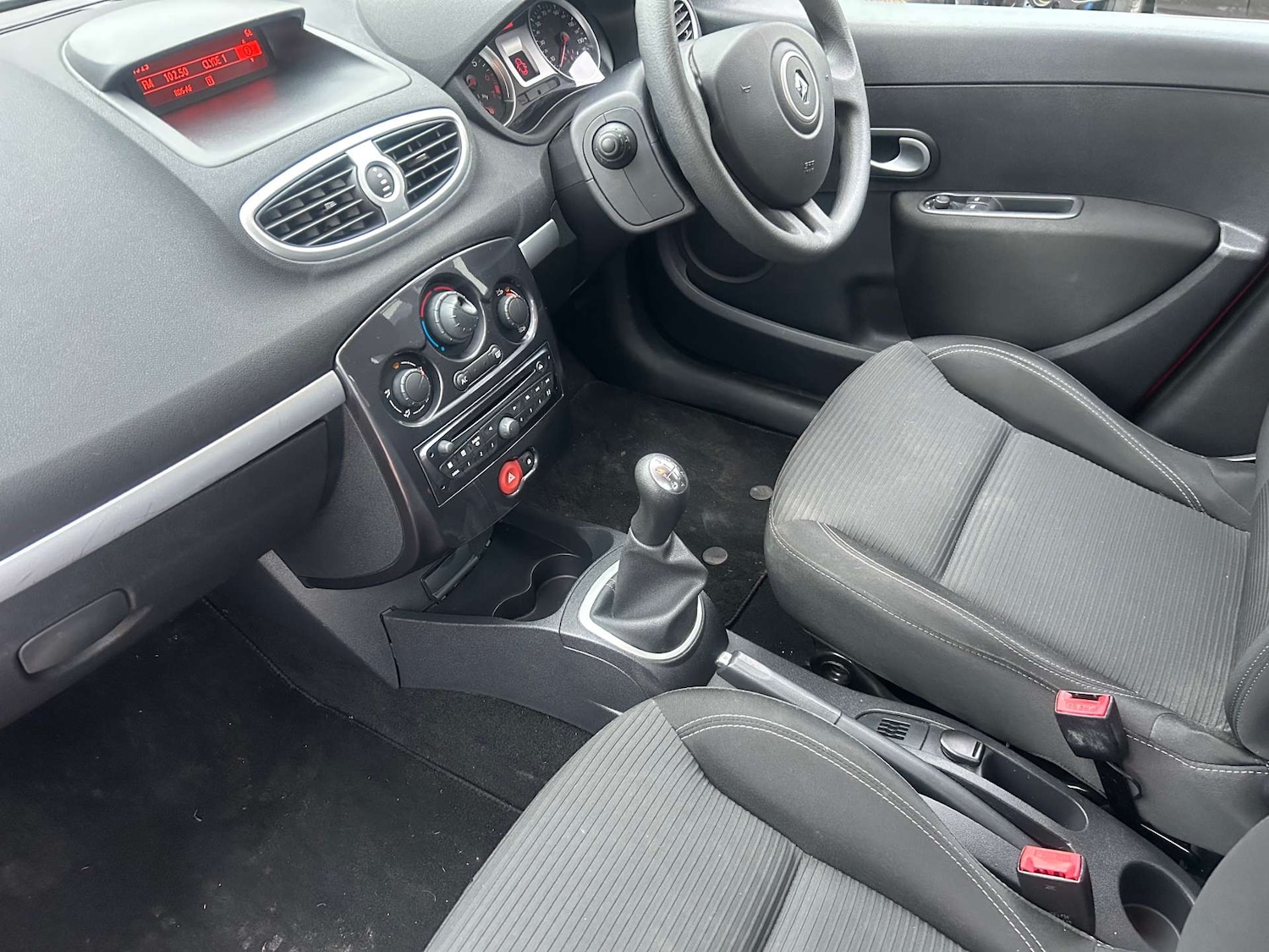 Used Renault Clio 2012 for sale - 77328596: Photo 6