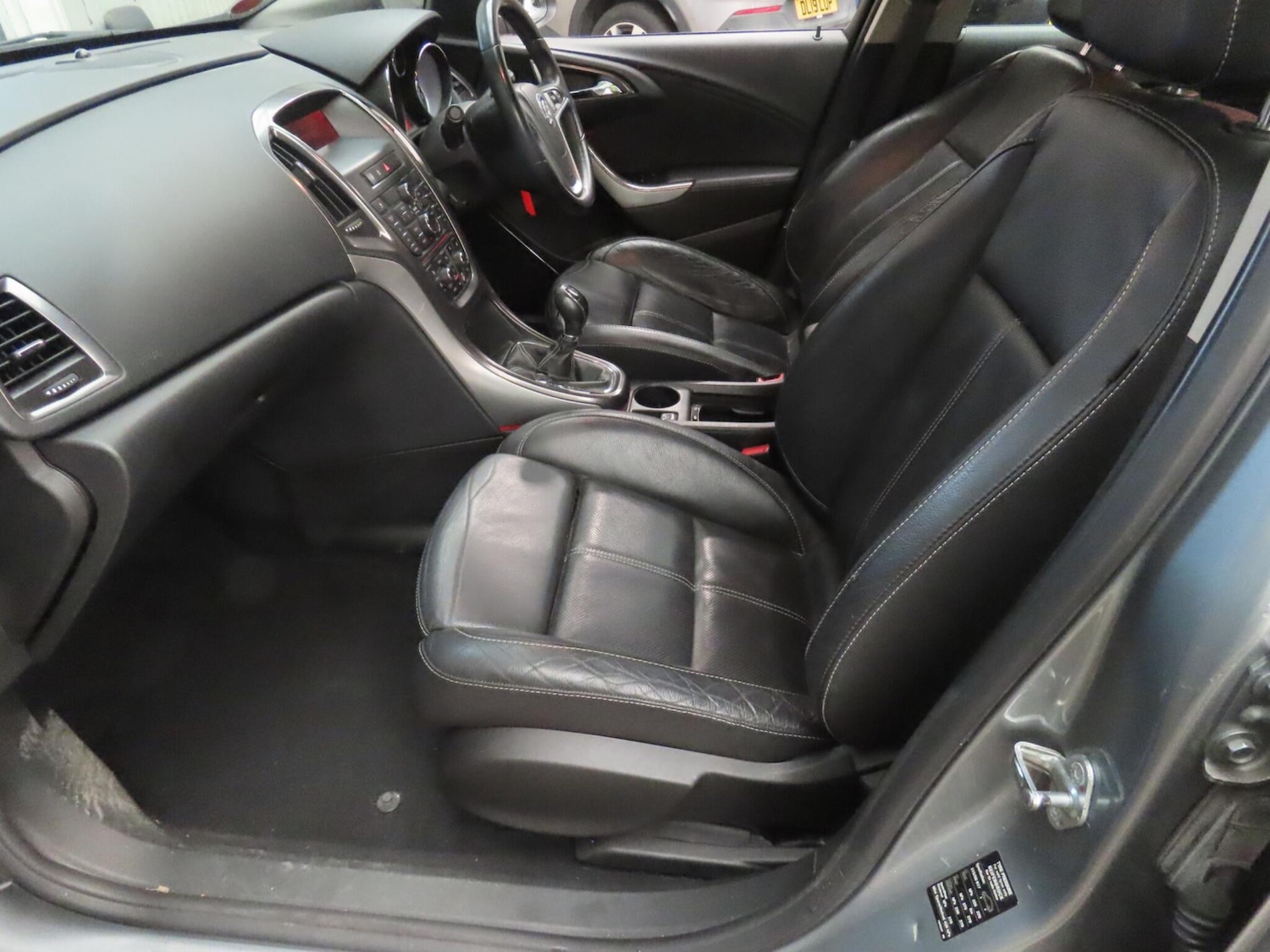 Used Vauxhall Astra 2011 for sale - 77970260: Photo 6