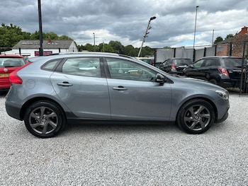 Used Volvo V40 2014 for sale - 79554534: Photo