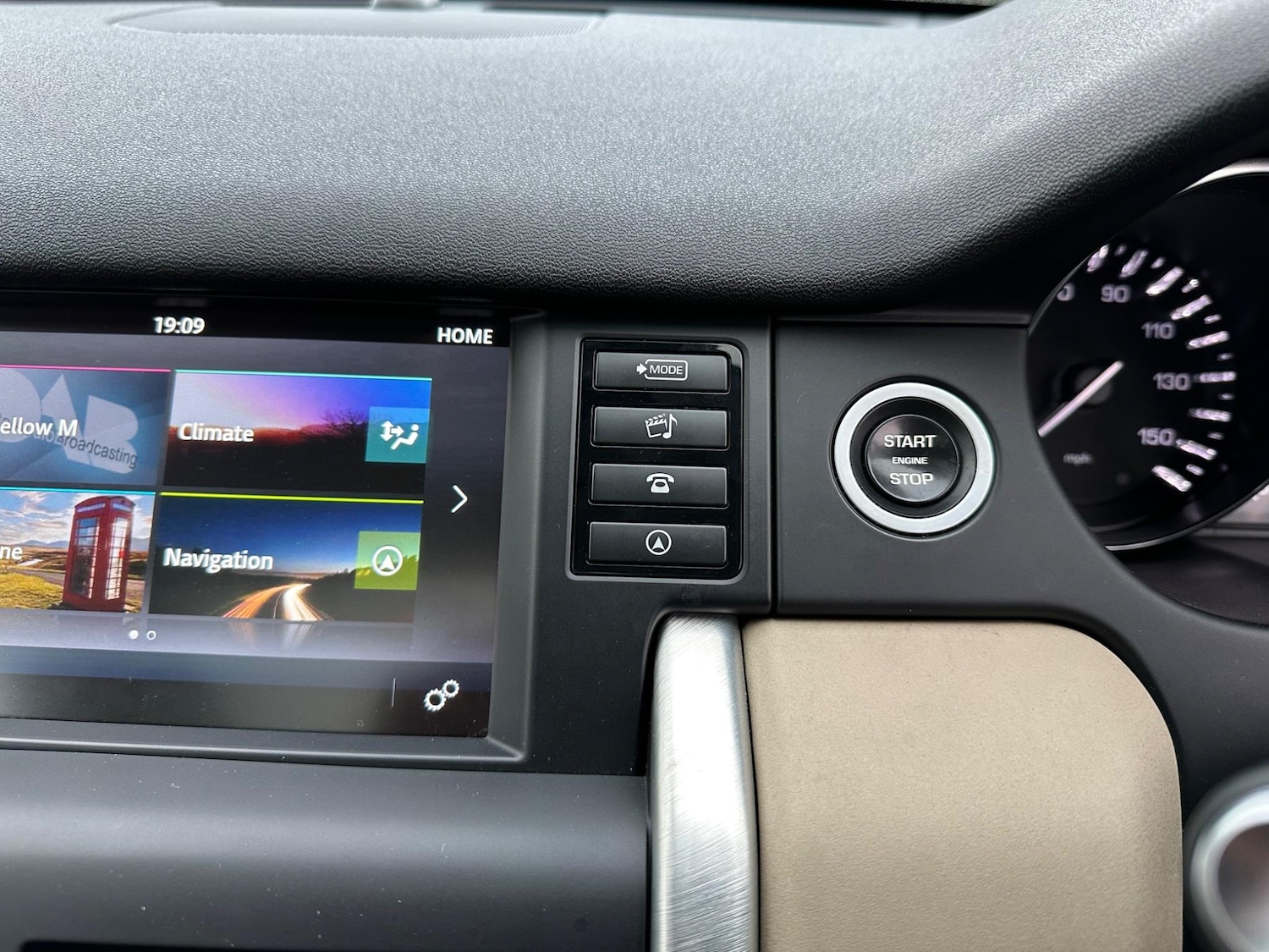 Used Land Rover Discovery Sport 2016 for sale - 77395819: Photo 39