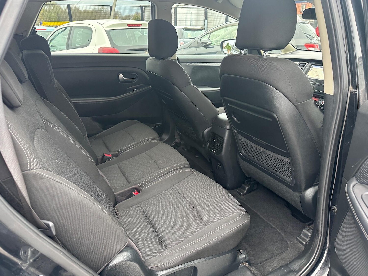 Used Kia Carens for sale - 78116441: Photo 10