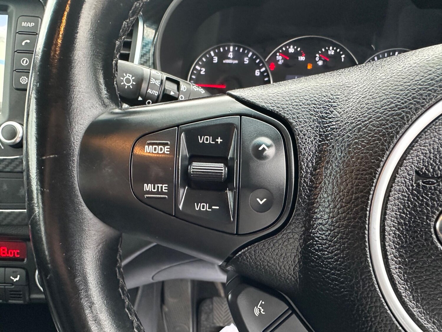 Used Kia Carens for sale - 78116441: Photo 16