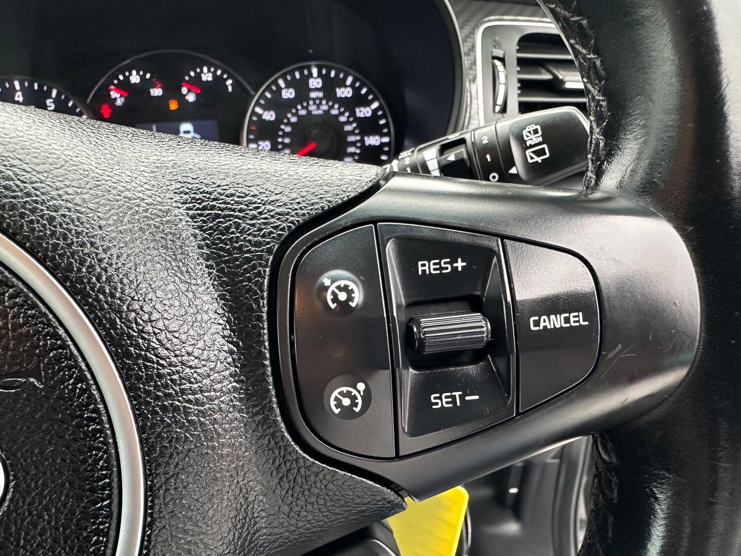 Used Kia Carens for sale - 78116441: Photo 18