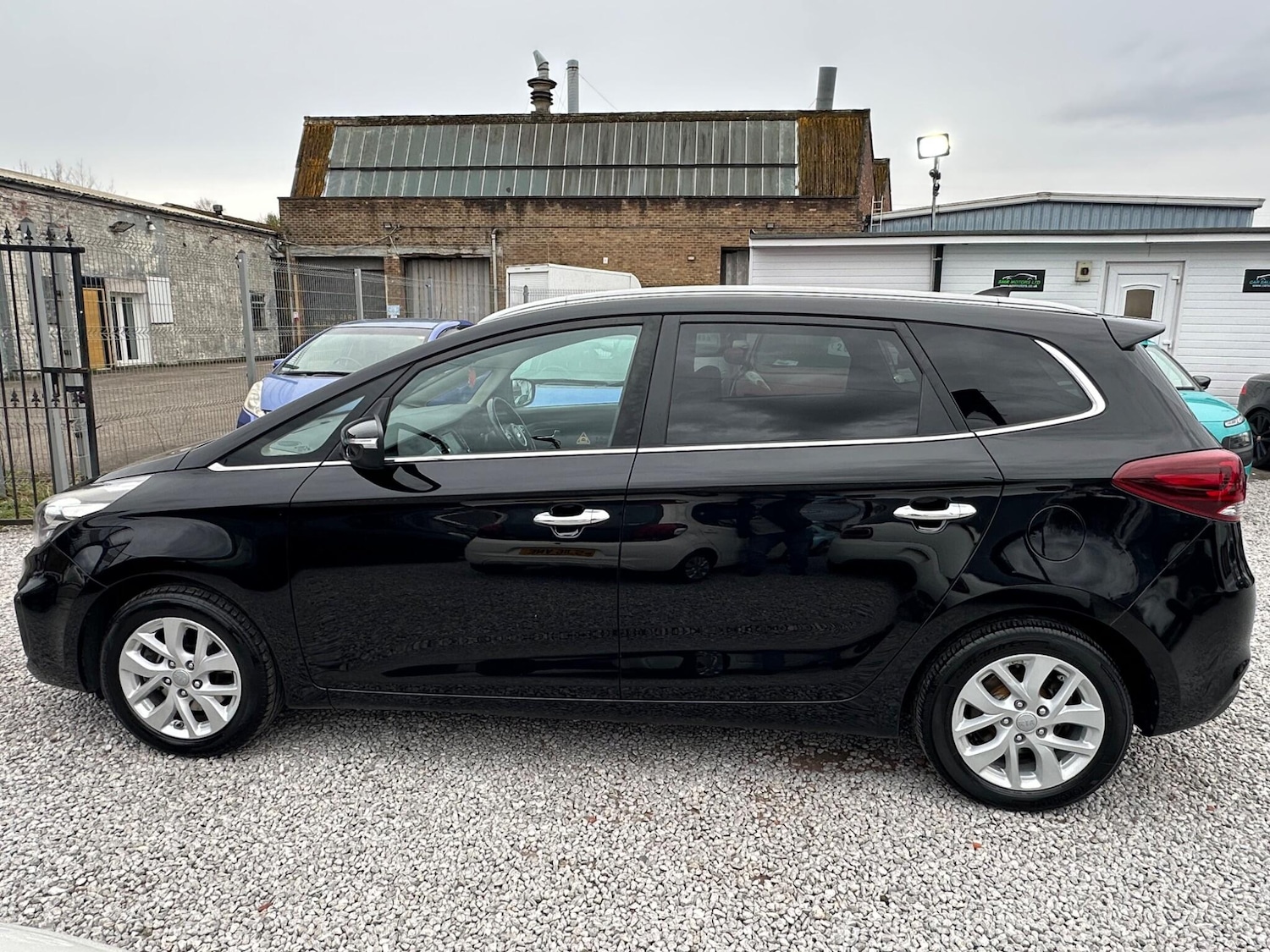 Used Kia Carens for sale - 78116441: Photo 5