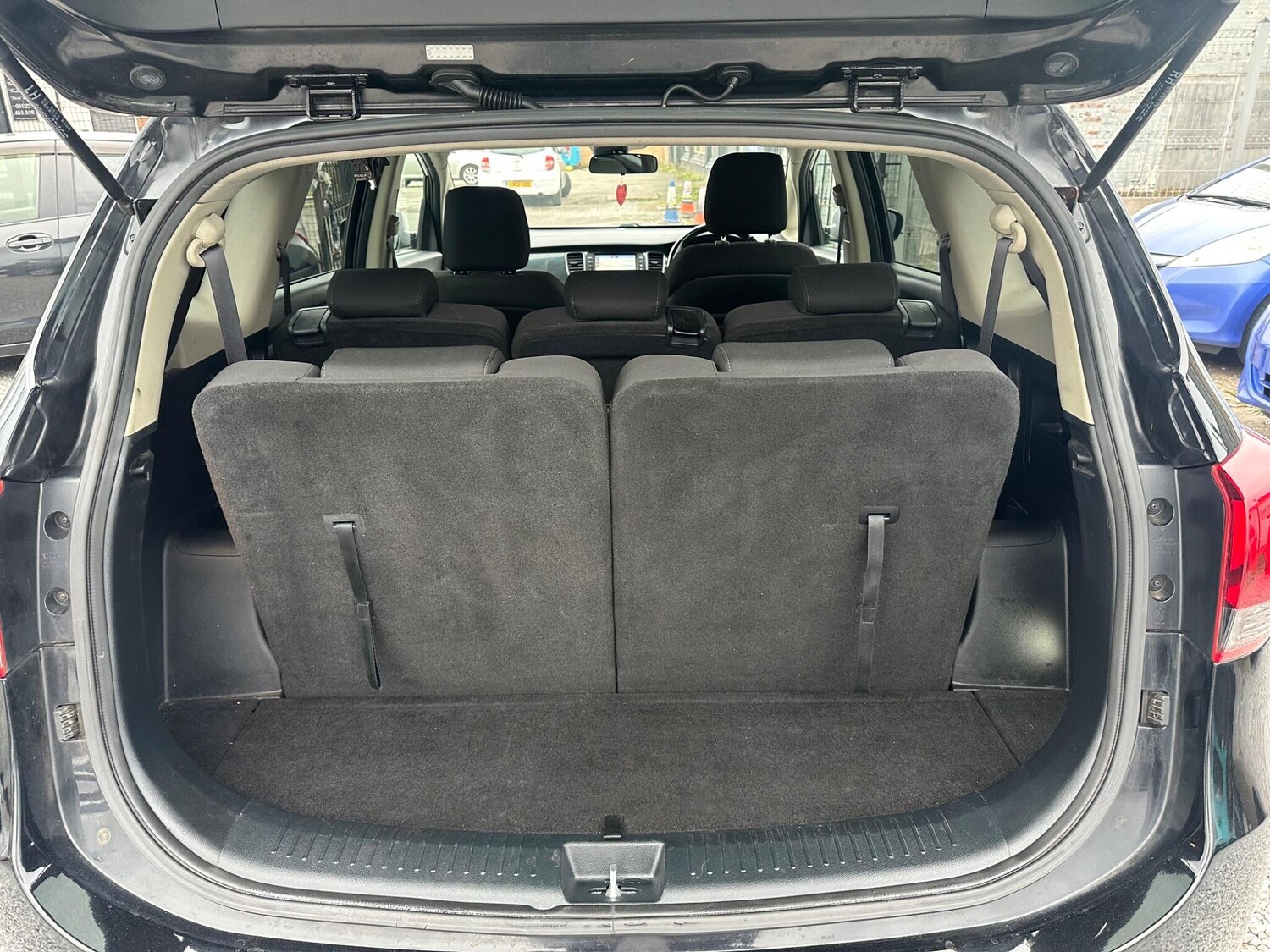 Used Kia Carens for sale - 78116441: Photo 64