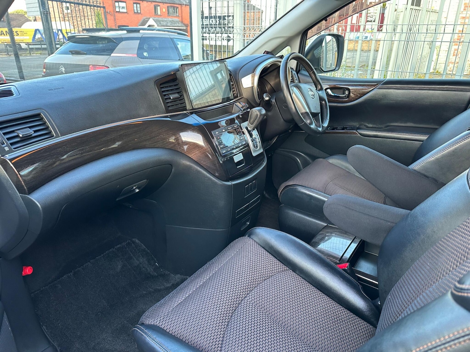 Used Nissan Elgrand 2023 for sale - 76988691: Photo 10